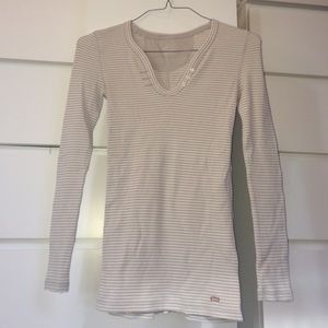 Scoop neck long sleeve