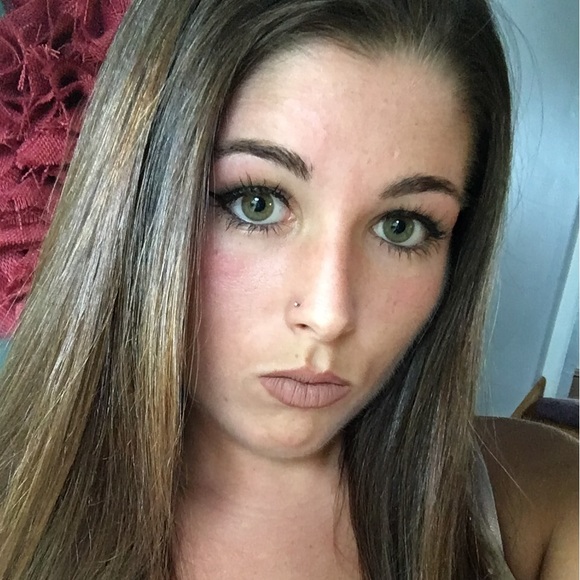 Meet your Posher, Mckenzie - Picture 1 of 1