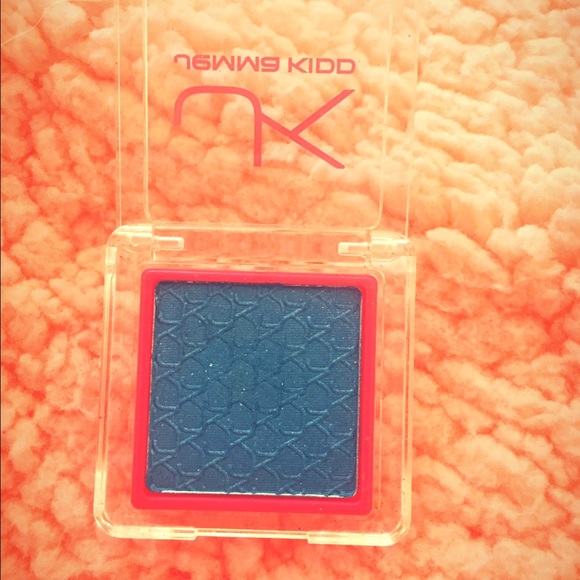 Turquoise Eyeshadow - Picture 2 of 4
