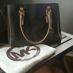 Michael Kors Medium Jet Set Work Tote