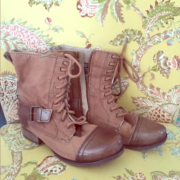 💥SALE💥NWOT Size 6 Super Cute Low Booties - Picture 1 of 3