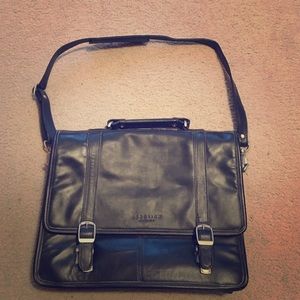 Kenneth Cole Reaction Messenger Bag