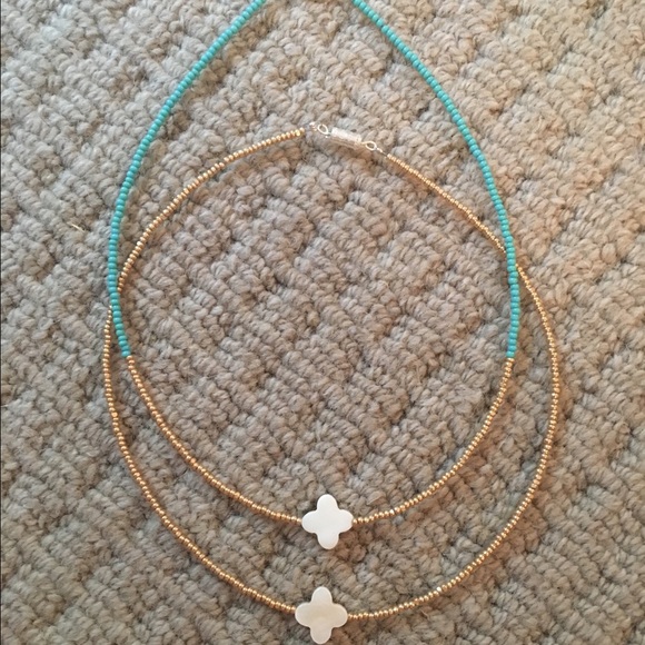 Pearl clover chokers