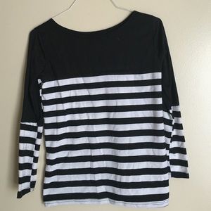 BLACK AND WHITE STRIPED LONG SLEEVE TOP