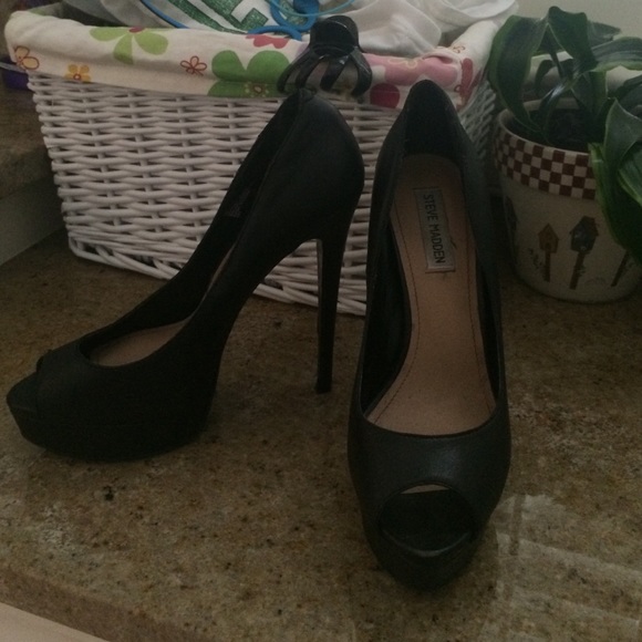 Steve Madden alliance black leather heels - Picture 3 of 3