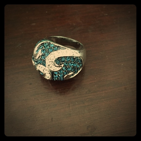 Cocktail ring. Never been worn. Stunning color!