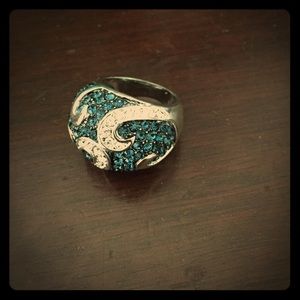 Cocktail ring. Never been worn. Stunning color!