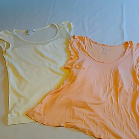 👕 Set of 4 Size Small Shirts!! - Picture 3 of 4
