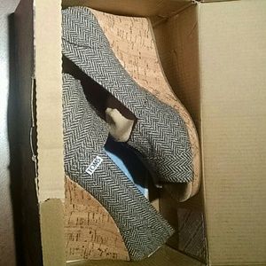 Toms - brown metallic herring wedges. Size 8.5