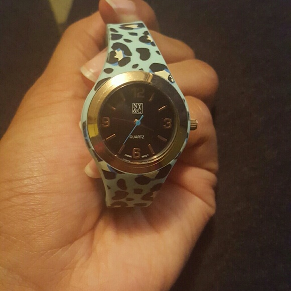 NY&co leopard watch