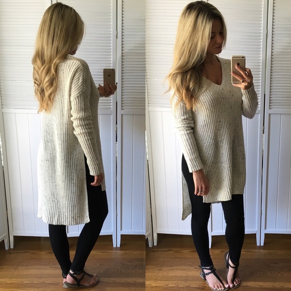 Sold• Oversized Hi-Lo Knit Sweater - Picture 3 of 4