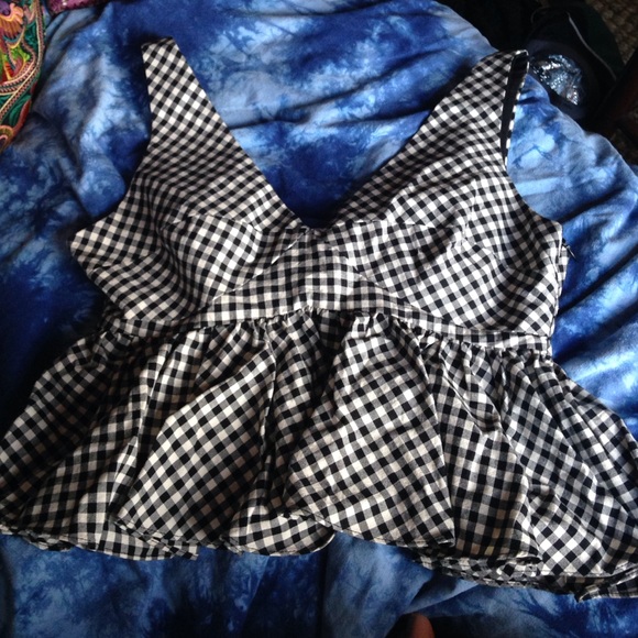 Deep cut, slightly cropped gingham shirt