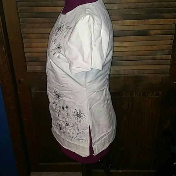 Embroidered Top - Picture 3 of 4