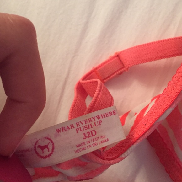 PINK VS 32D Bra! - Picture 3 of 4