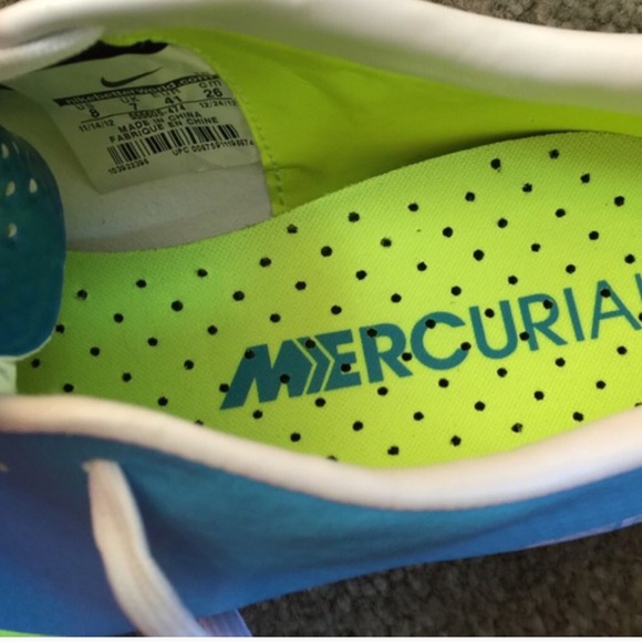 Nike Women's Mercurial Soccer Cleats NWOT - Picture 3 of 3