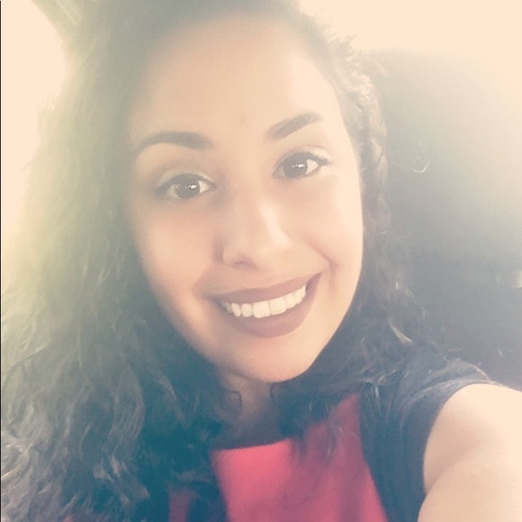 Meet your Posher, Anelise - Picture 2 of 3