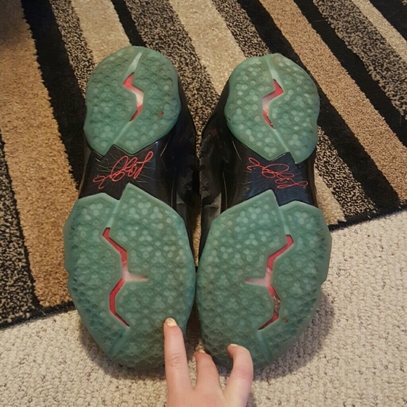 Lebron XI - Picture 3 of 4