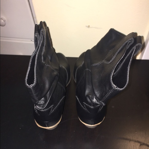 Black heeled boots! - Picture 3 of 3