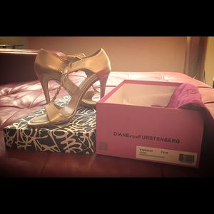 Brand new w/box--DVF gold heels- size 7.5 M