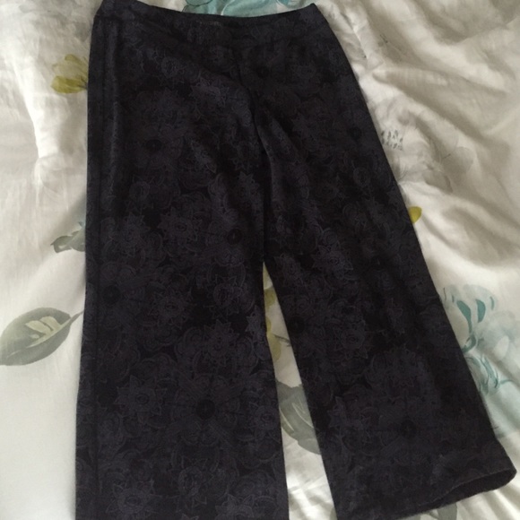 LAST CHANCE 10🅿️🅿️Athleta Capri Workout Pants