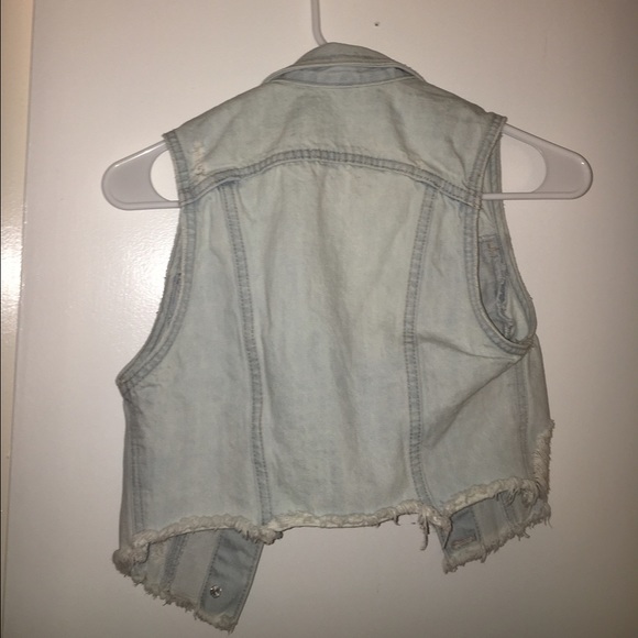 Cute jean jacket - Picture 2 of 2