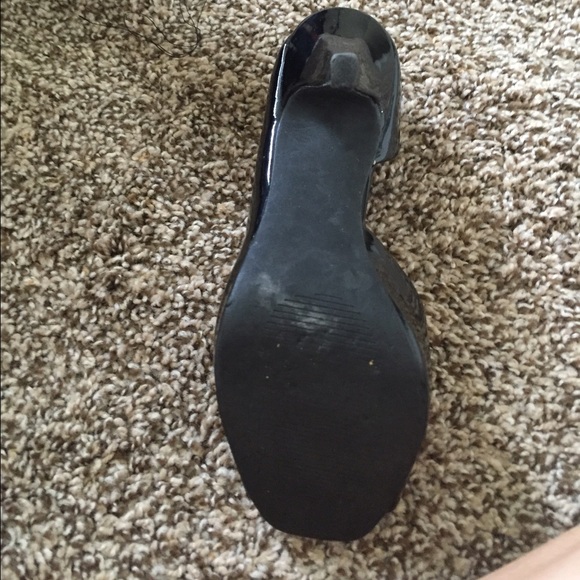 Jessica Simpson black peak toe heals - Picture 2 of 4