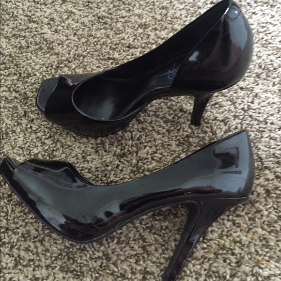 Jessica Simpson black peak toe heals - Picture 3 of 4