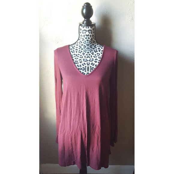 Burgundy wine red bell sleeve vneck top - Picture 2 of 2