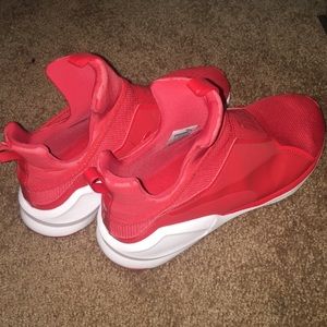 Kylie Jenner Puma red size 8.5