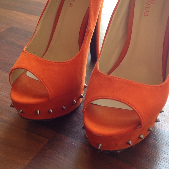 🔴 Heels - Picture 2 of 4