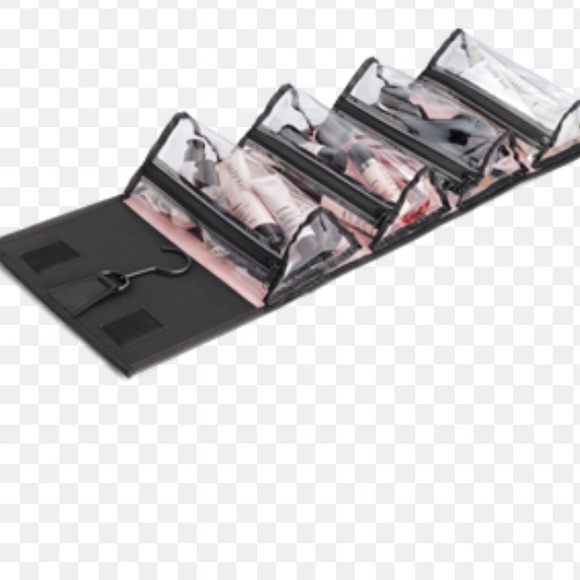 SOLD Mary Kay roll up bag - Picture 3 of 3