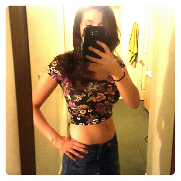 FINAL SALE! Floral crop top Forever 21
