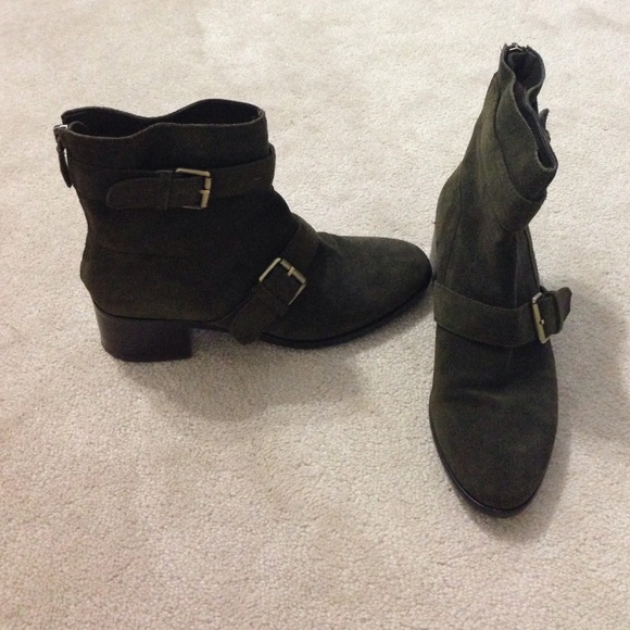 Army Green Suede Pour la Victoire booties
