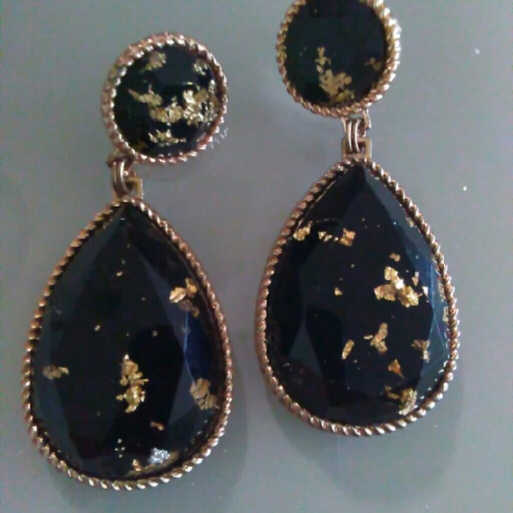 Black dangle earrings w/ gold flake