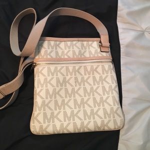 Micheal kors cross body