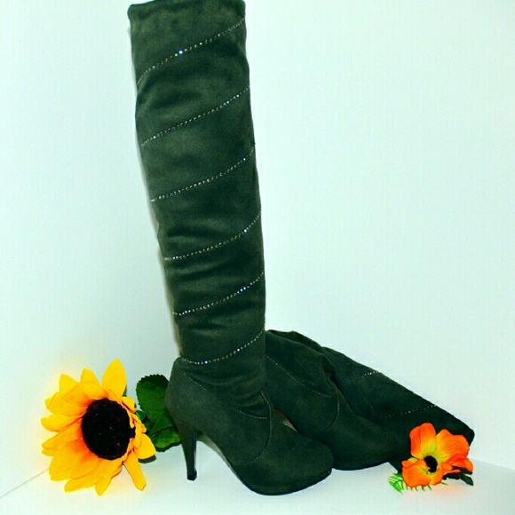 Knee High Heel Boots - Picture 2 of 4