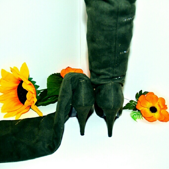 Knee High Heel Boots - Picture 3 of 4