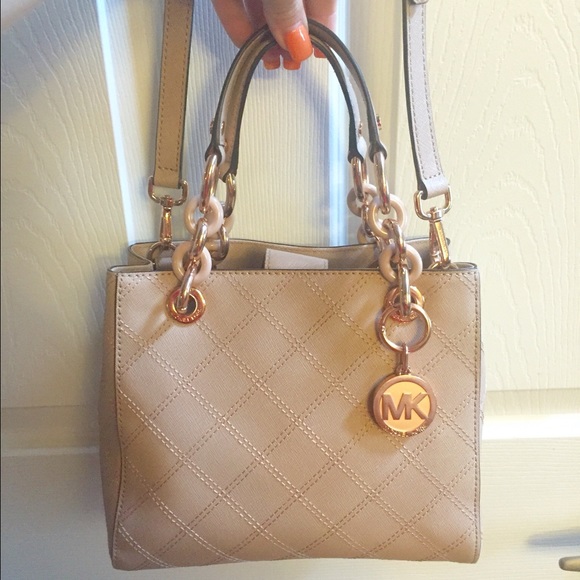 EUC Michael Kors Quilted Saffiano Leather Purse.