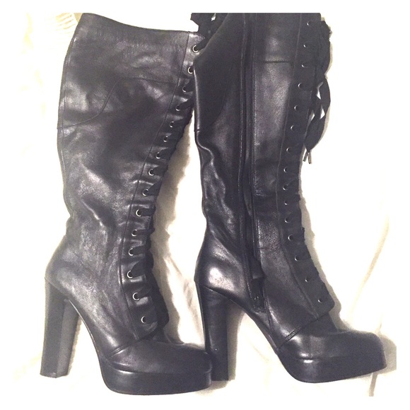 Colin Stuart boots in black