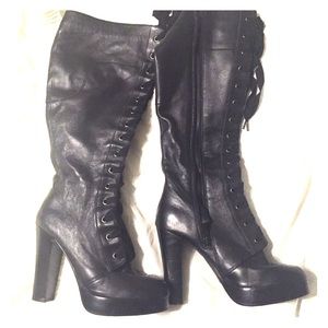 Colin Stuart boots in black