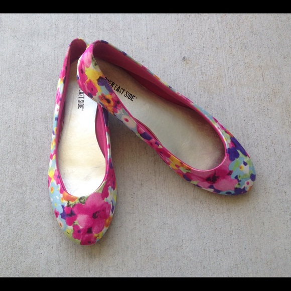 😊floral print shoes😊 - Picture 1 of 4