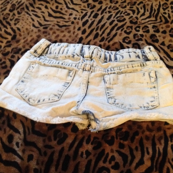 Shorts - Picture 3 of 3