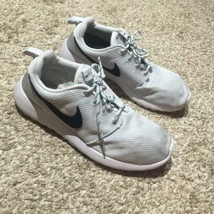 Nike Roshe Sneakers (unisex)