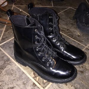 Combat boots