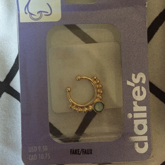 Septum piercing - Picture 2 of 3