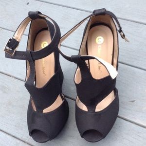 Matt black wedges
