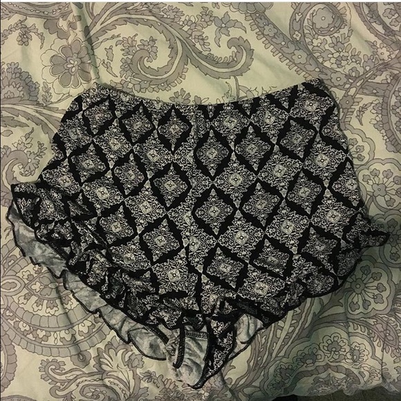 High rise ruffled shorts