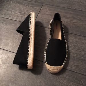 NWOT Black and hemp flats