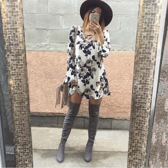 Dresses & Skirts - Floral Bell Sleeves Dress