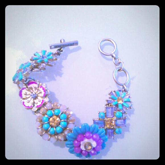 Chloe & Isabel flower gemstone bracelet